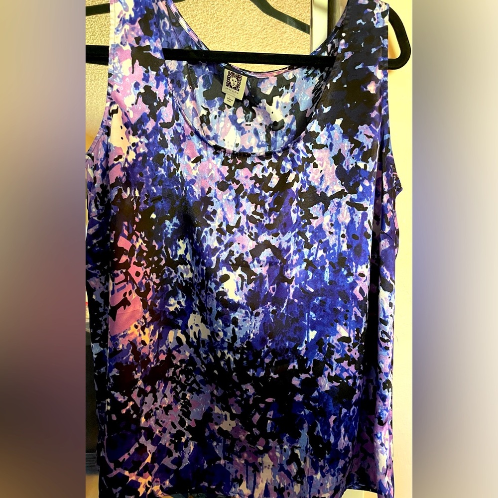 Black, purple and white sleeveless blouse (Misses L Size)